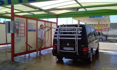 Vinar&ograve;s - Autow&auml;sche auf dem Simplyparkplatz